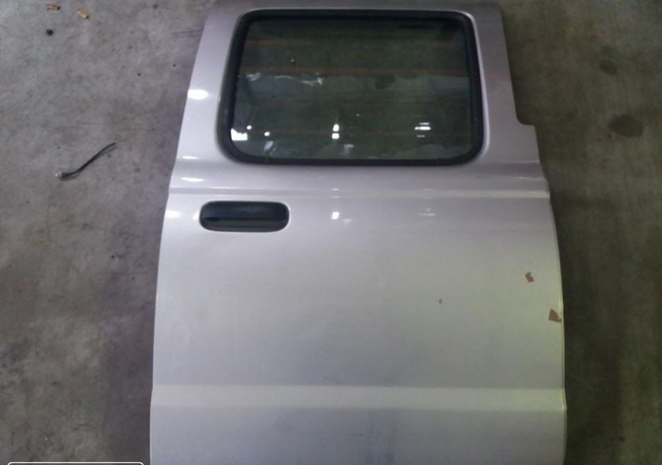 Peças - Porta Traz Direito Nissan Navara D22 2003